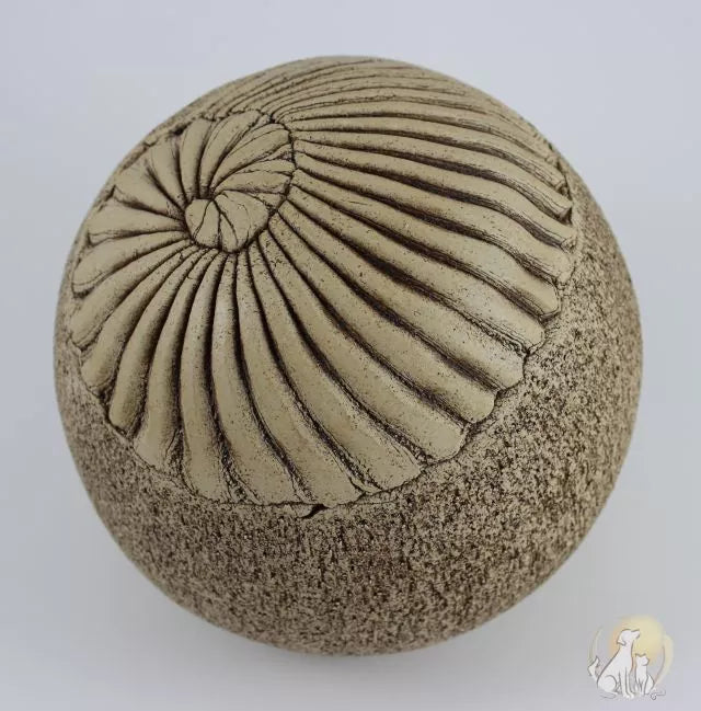 Tierurne Kugel Spirale cremefarben
