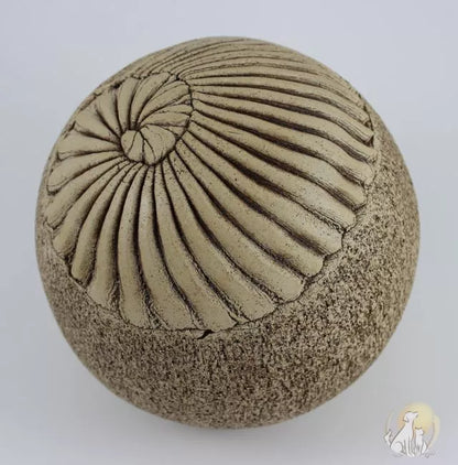 Tierurne Kugel Spirale cremefarben