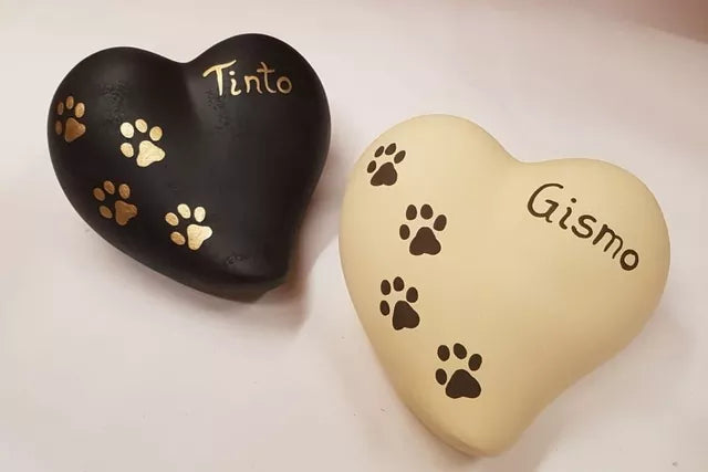 Handbemalung Beispiel Tinto und Gismo + 4 Pfötchen