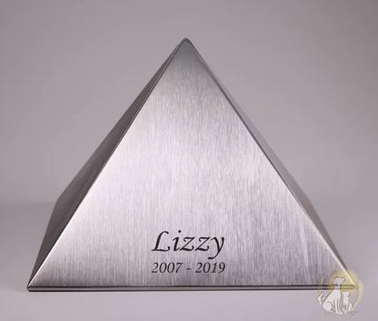 Gravurbeispiel Edelstahlpyramide