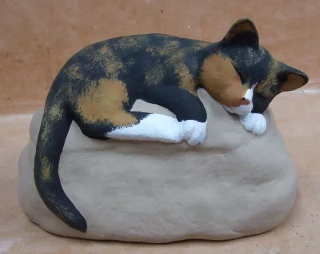 Katze auf Stein nach Foto gestaltet