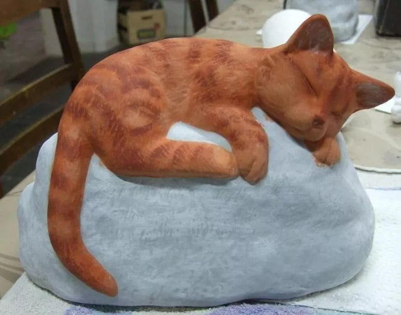 Katze auf Stein nach Foto bemalt