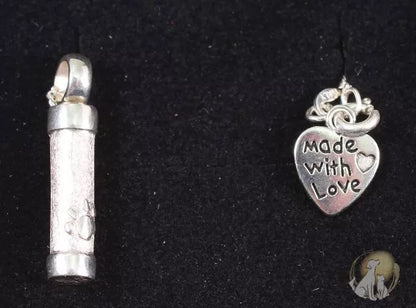Ascheschmuck-Kette LINA mit Pfötchen, Detailansicht