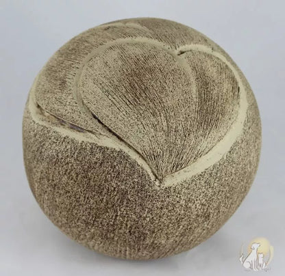 Tierurne Kugel Herzen cremefarben