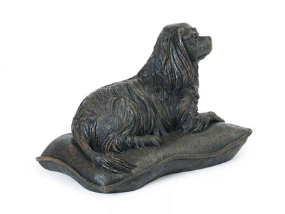 Kunstharzurne Cavalier King Charles Spaniel Ansicht von hinten