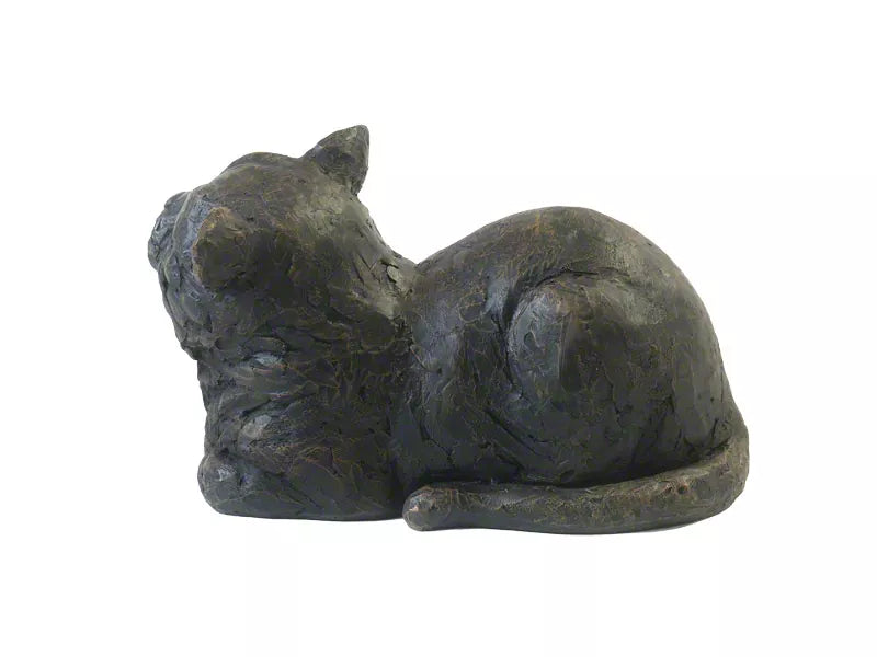 Kunstharzurne liegende Katze Ansicht 2 von der Seite