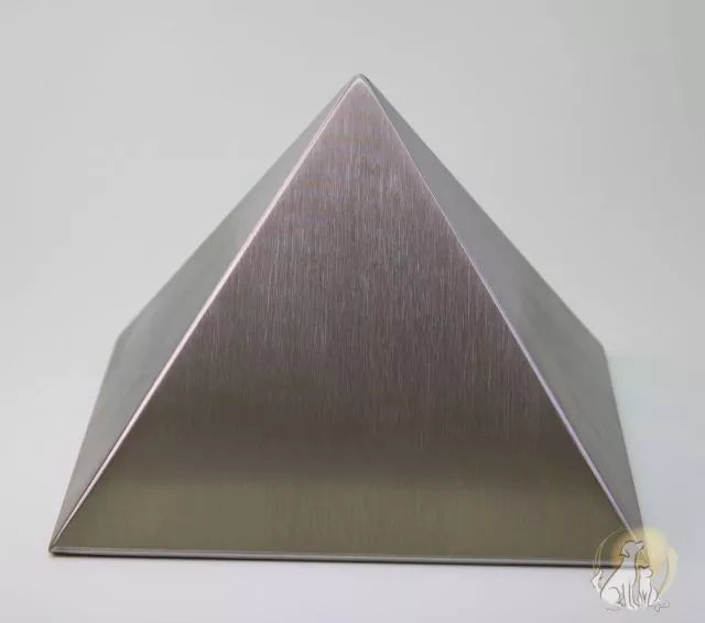 Tierurne Pyramide Edelstahl, Ansicht vorne