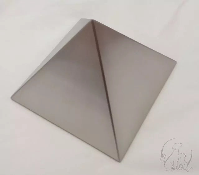 Tierurne Pyramide Edelstahl, Ansicht oben