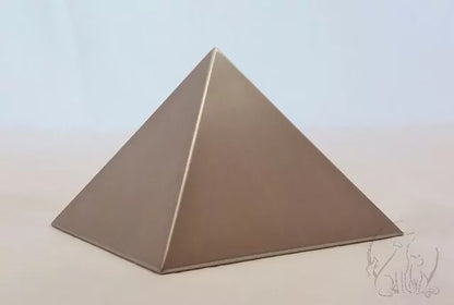 Tierurne Pyramide Edelstahl Ansicht von der Seite