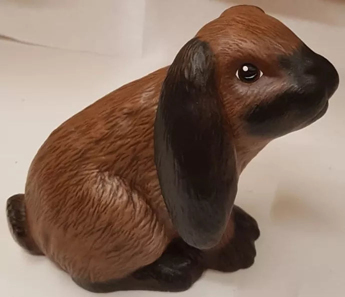 Kaninchen sitzend braun