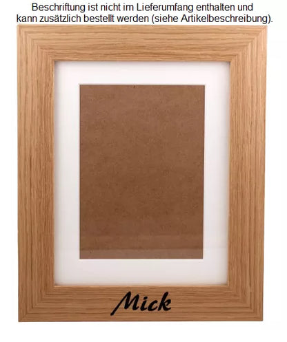 Beispiel einer Folienbeschriftung mit Namen, Schriftart Patrick in schwarz im Hochformat
