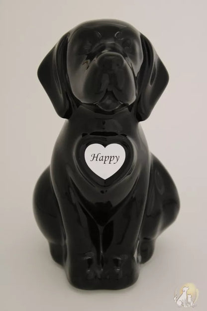 Beispielurne in Hundeform schwarz mit weißem Folienherz und Namen "Happy"
