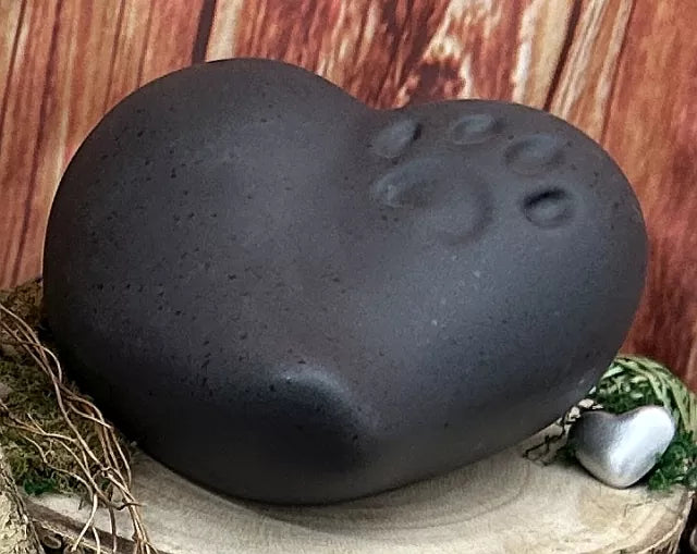 Tierurne Herz mit Pfote grau-schwarz  0,45 Liter
