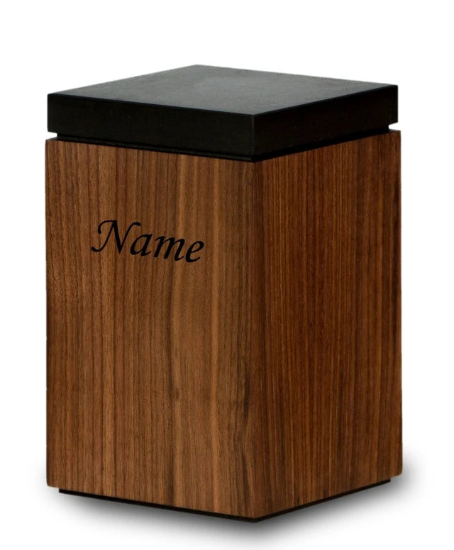 Holztierurne in Blockform Nussbaum ohne Motiv mit Name