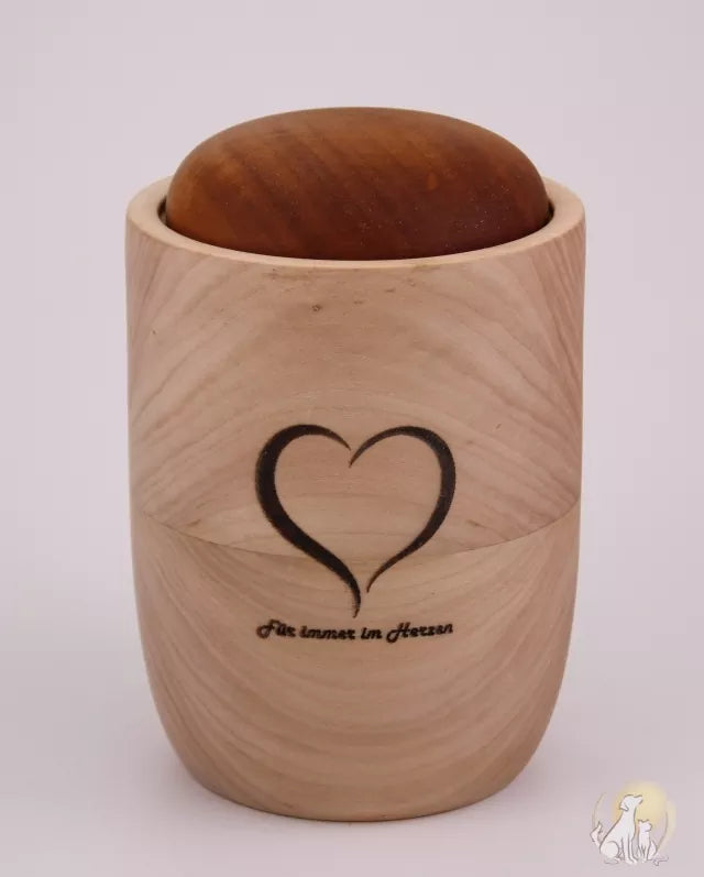 Holzurne mit Herz, Spruch und dunkelbraunem Deckel 0,5 Liter
