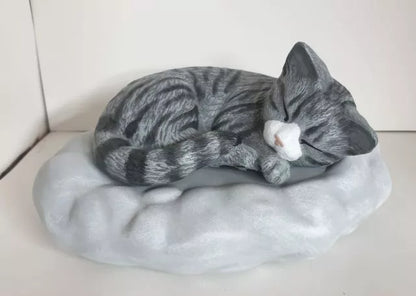Katze auf Wolke Beispiel Fotovorlage grau getigert