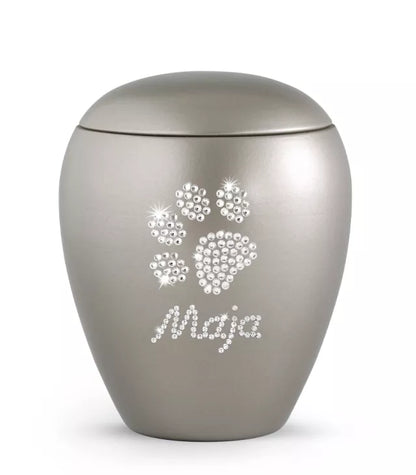 Beispiel Kristallbeschriftung Name Maja auf 0,5 Ltr. Urne, Farbe fumé (Art.Nr. 804176)