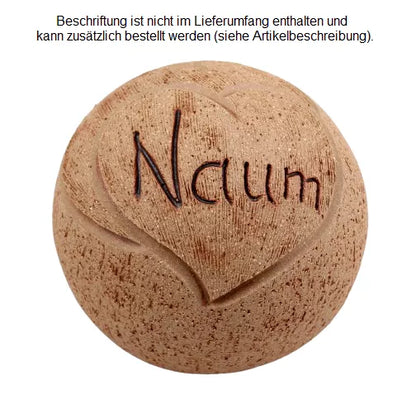 Beispiel einer Gravur mit Namen auf Kugel in 0,9 Liter holzfarben