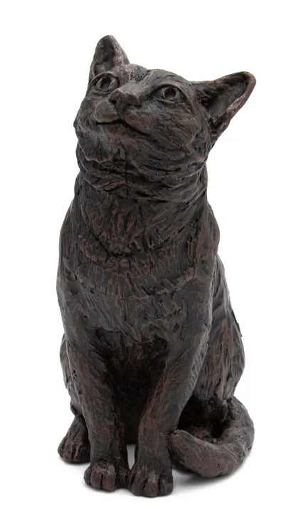 kunstharzurne sitzende Katze Ansicht von vorne