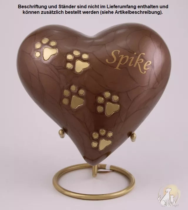 Beispiel einer Folienbeschriftung mit Namen (Schriftart Blacky, goldfarben) auf 1,0 Liter Herz in braun und Ständer in goldfarben