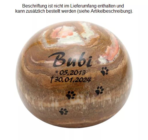Beispiel einer Folienbeschriftung mit Namen Lebensdaten und Pfotenspur