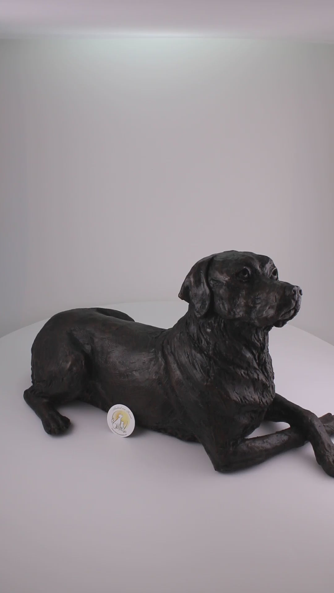 Kunstharzurne Labrador-Skulptur Produktvideo 