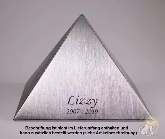 Beispiel einer Gravur mit Namen und Lebensdaten