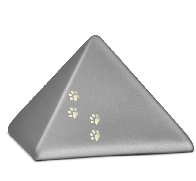 Tierurne Pyramide mit goldfarbener Pfotenspur steingrau
