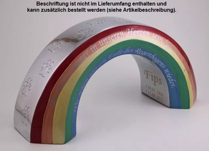 Beispiel einer Folienbeschriftung mit Sprüchen, Namen und Lebensdaten auf Ausführung 1,3 Liter (Schrift Blacky, silberfarben und goldfarben)
