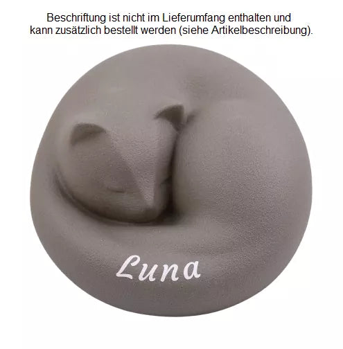 Katzenurne ruhende Katze in Grau mit personalisierter Folienbeschriftung mit Namen in weiß
