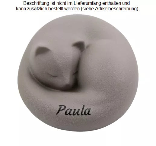 Katzenurne ruhende Katze in Grau mit personalisierter Folienbeschriftung in schwarz