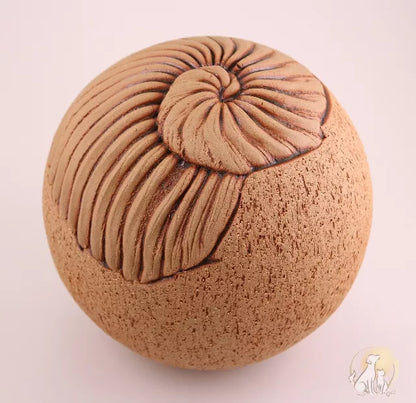 Tierurne Kugel Spirale holzfarben 