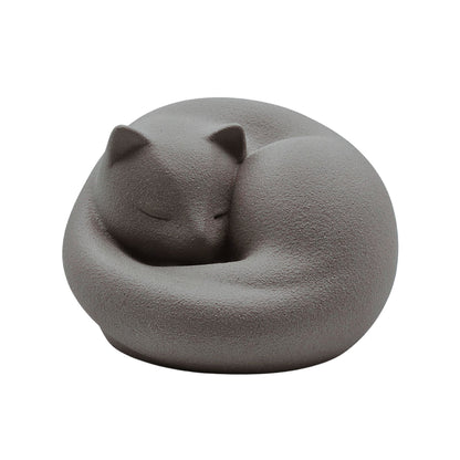 Katzenurne in Form einer ruhenden Katze aus Feinsteinzeug, Farbe grau