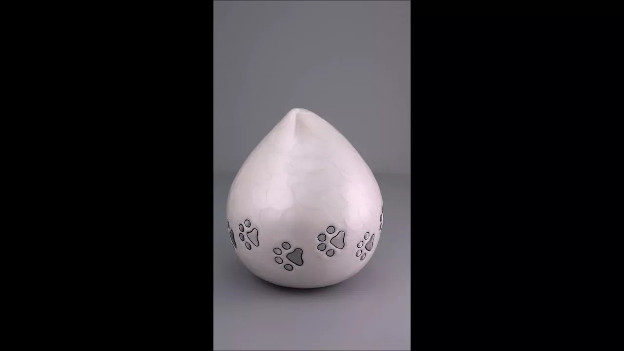 Produktvideo Tropfenurne mit Tatzenabdrücken Farbe weiß