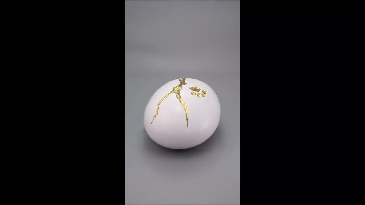 Produktvideo Kintsugi-Tierurne weiß mit goldfarbenem Kintsugi