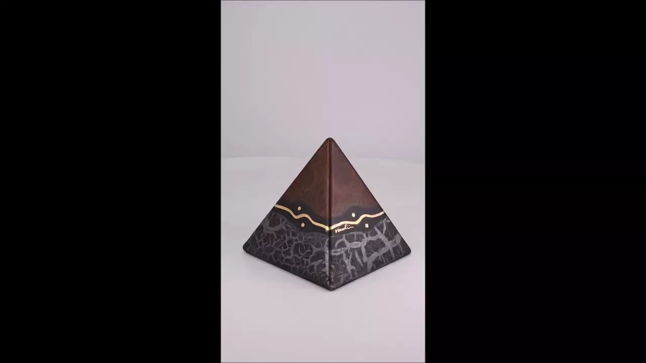Produktvideo Design-Pyramide schwarz 1,5 Liter