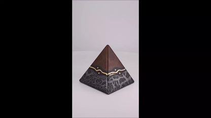Produktvideo Design-Pyramide schwarz 1,5 Liter
