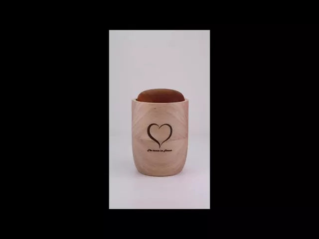Produktvideo Tierurne Holz Herz 0,5 Liter