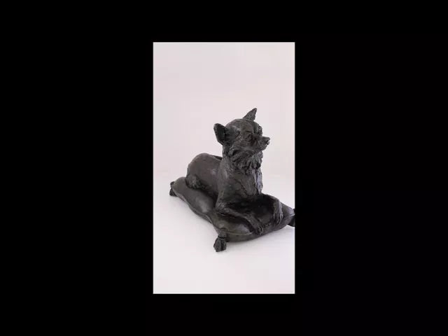 Produktvideo Kunstharzurne Chihuahua-Skulptur