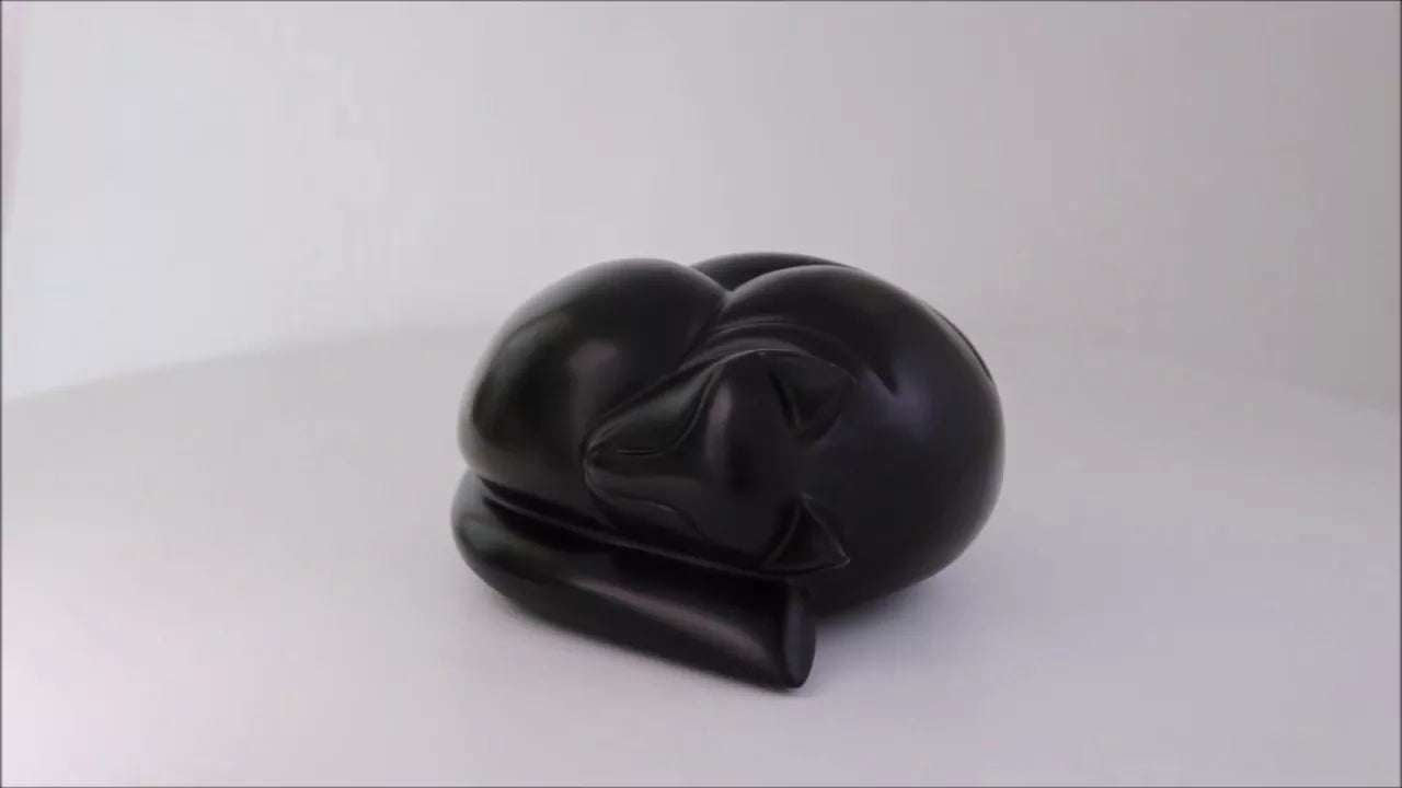 Produktvideo Kunstharzurne schlafende Katze Farbe schwarz