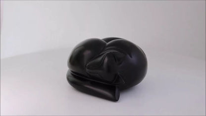 Produktvideo Kunstharzurne schlafende Katze Farbe schwarz