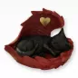 Preview: Tierurne Katze in Engelsflügel, Katze einfarbig schwarz bemalt, Flügel weinrot, Herz goldfarben Preview: Tierurne Katze in Engelsflügel, Katze einfarbig schwarz bemalt, Flügel weinrot, Herz goldfarben