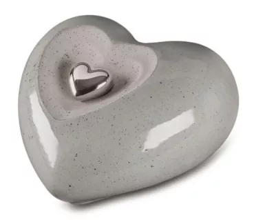 Keramikurne Herz in Herz grau