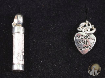 Preview: Ascheschmuck-Kette LINA mit Pfötchen, Detailansicht