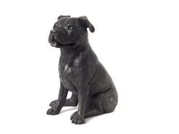 Kunstharzurne Staffordshire Bull Terrier-Skulptur