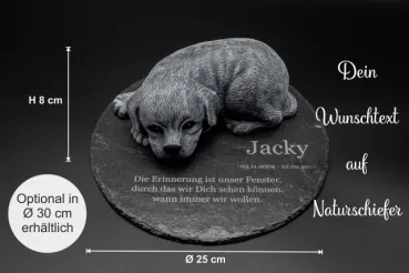 Gedenkplatte Hund aus Natursteinschiefer, Steinguß-Hund in grau, Gravur-Beispiel und Maßangaben