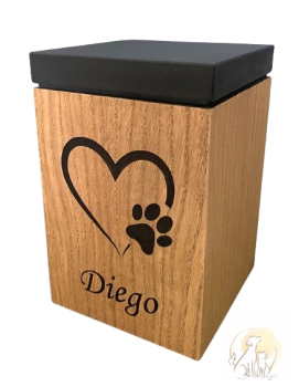 Preview: Holztierurne in Blockform Eiche, Motiv Herz-Pfote und Name