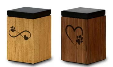 Holztierurne in Blockform, versch. Holzarten, Motive und Größen