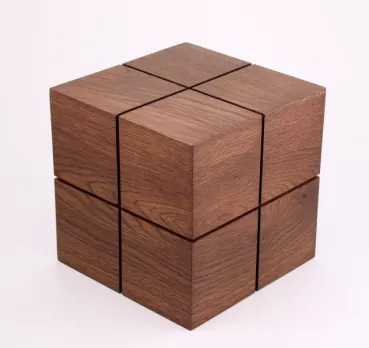 Würfel in Räuchereiche mit Deckel unten