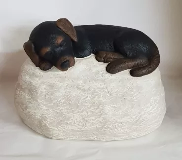 Hund auf Stein Acrylbemalung